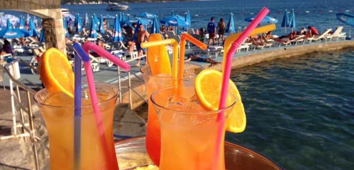 Plažni Bar Bela Lađa, пляжный бар Bela Lađa в Херцег-Нови