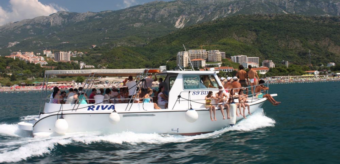 Rent-a-boat Hakunamatata Company in Budva