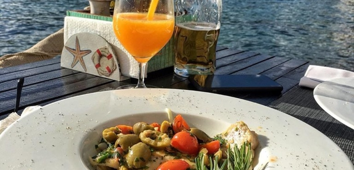 Restaurant Carrubba, ресторан Carrubba в Тивате