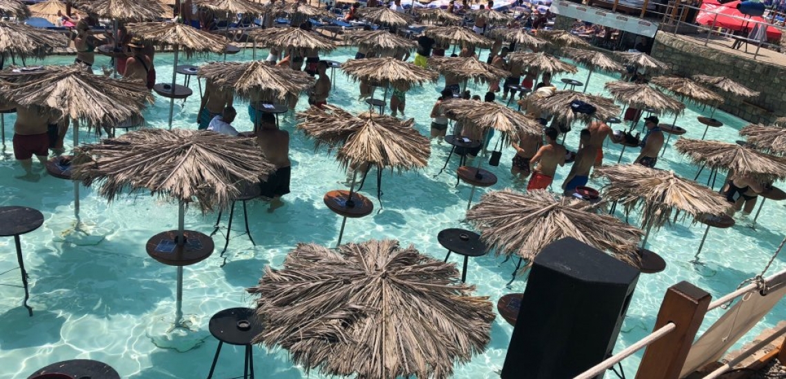 Сocktail Bar Ploče, пляжный бар Сocktail Bar Ploče в Будве