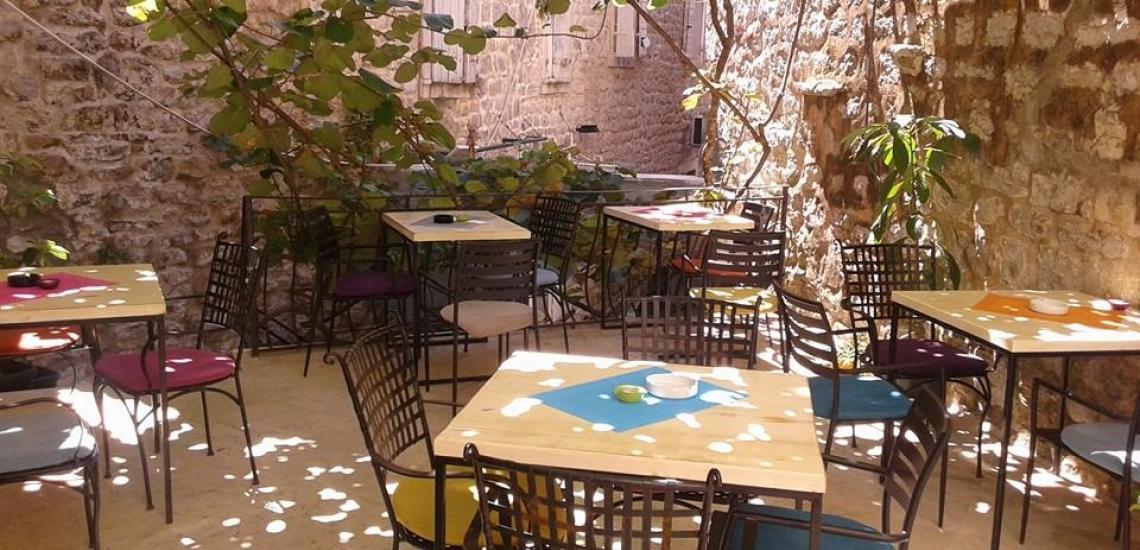 Veranda Cafe Bar, кафе-бар Veranda в Будве